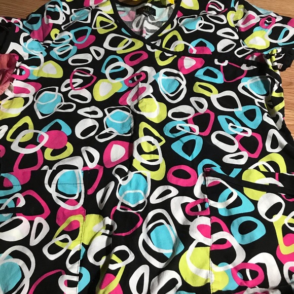 🆕🎉🛍Medium scrub top blouse 🛍👚 - Picture 3 of 8